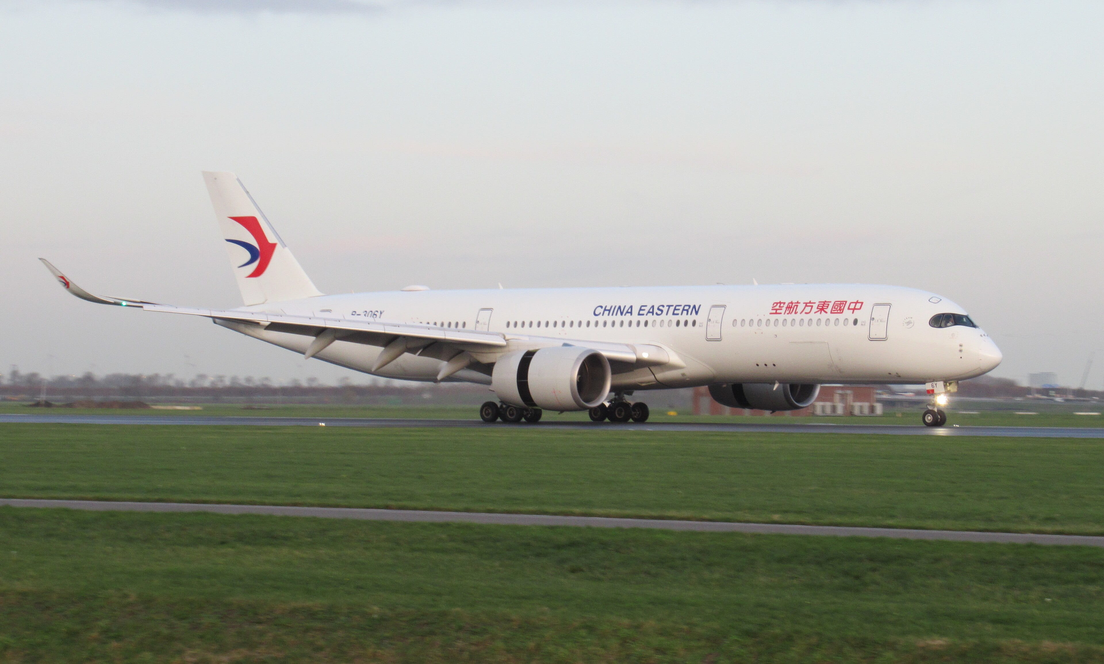 How could a China Eastern A350 strike a jet bridge in Shanghai? 